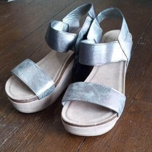 {$15 BUNDLED} YOKI Silver Open Toe Ankle Strapped Platform Sandals